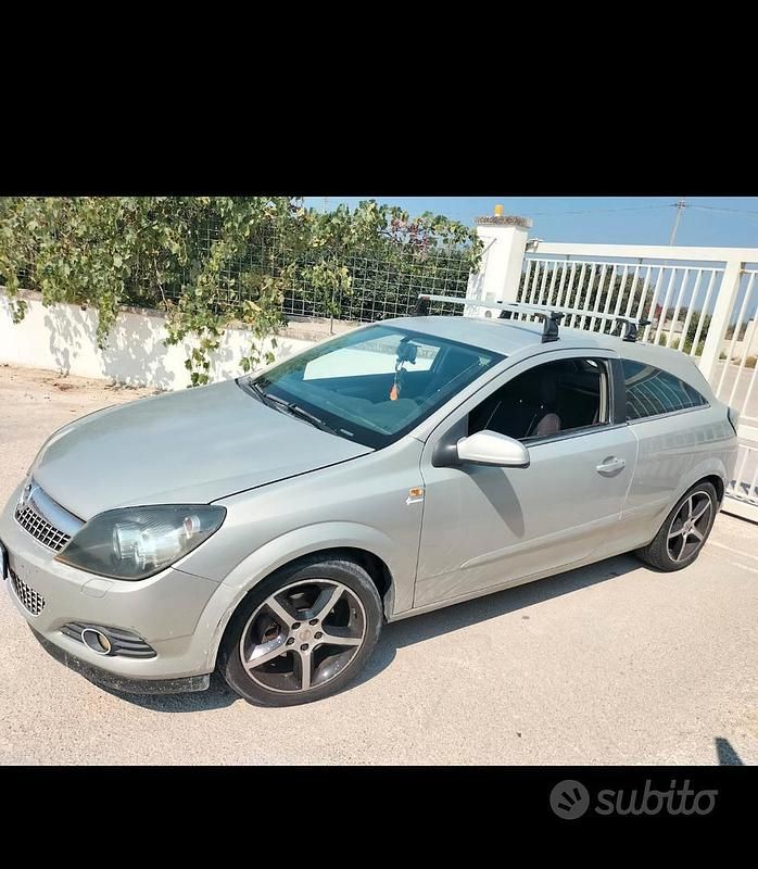 Usata Opel Astra 101 CV (74 kW) 2010 Grigio Coupé