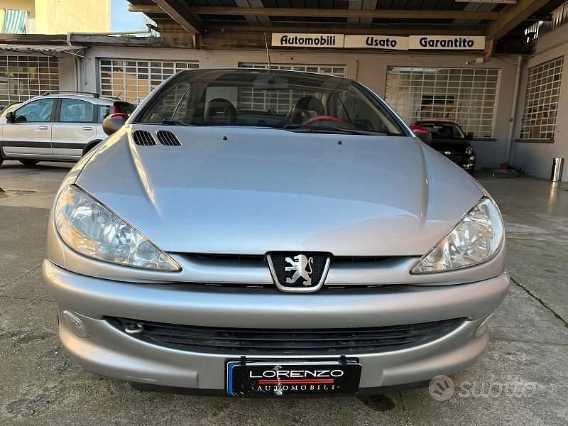 Usata Peugeot 206 CC 109 CV (80 kW) 2001 Grigio Cabrio