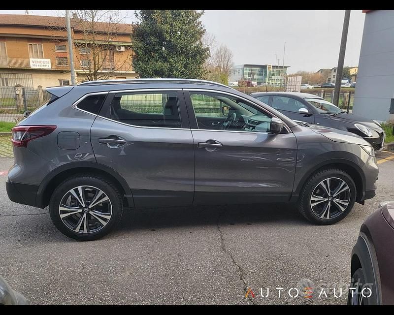 Usata Nissan Qashqai Acenta Premium 140 CV (102 kW) 2021 Grigio SUV