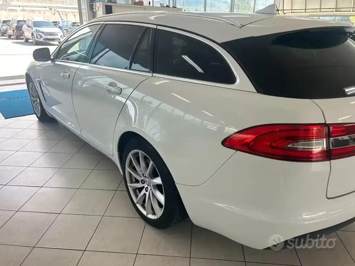 Usata Jaguar XF Sportbrake Luxury 200 CV (147 kW) 2013 Bianco Station wagon