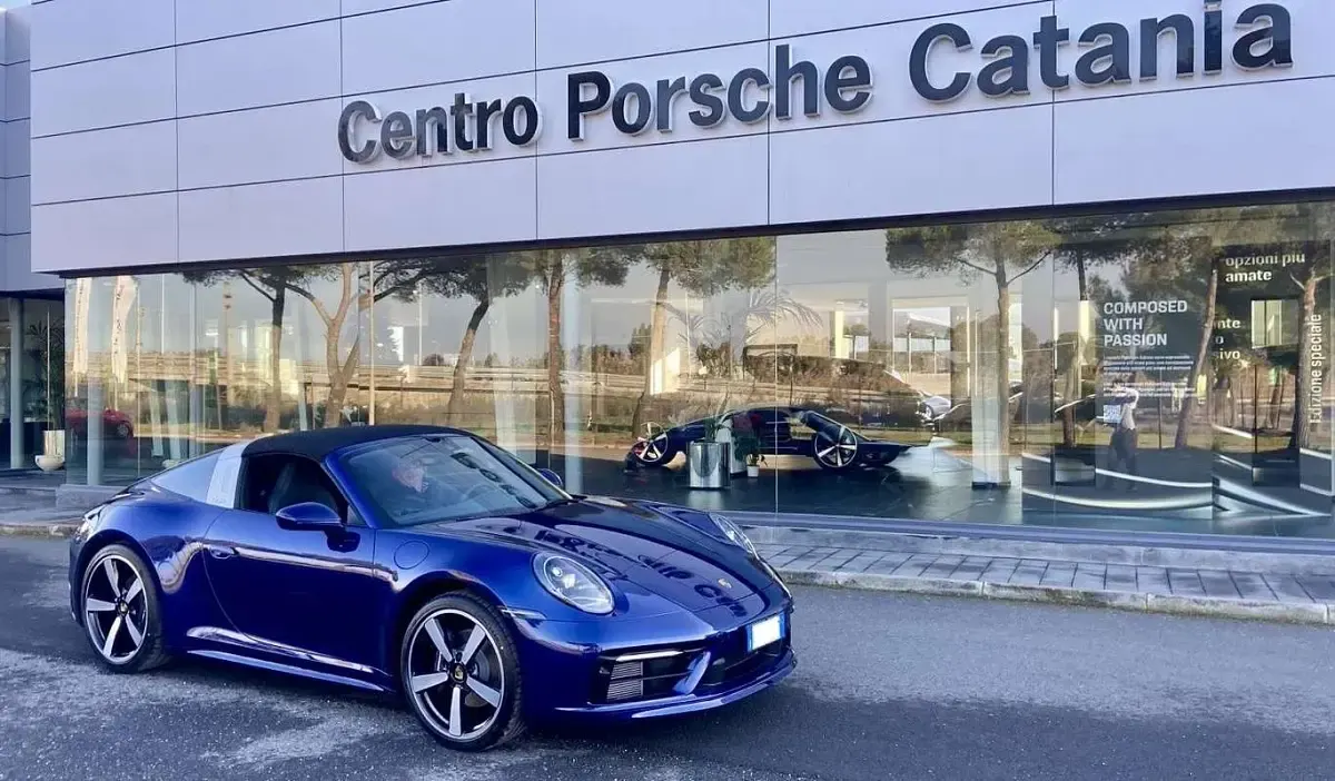 Usata Porsche 911 385 CV (283 kW) 2023 Blu/azzurro Cabrio