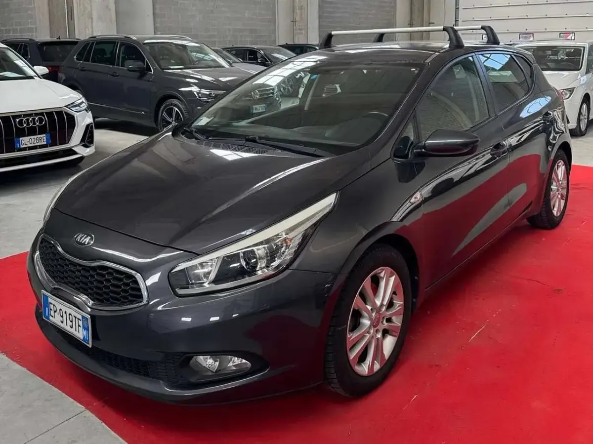 Usata Kia Ceed Active 99 CV (72 kW) 2013 Nero Utilitaria