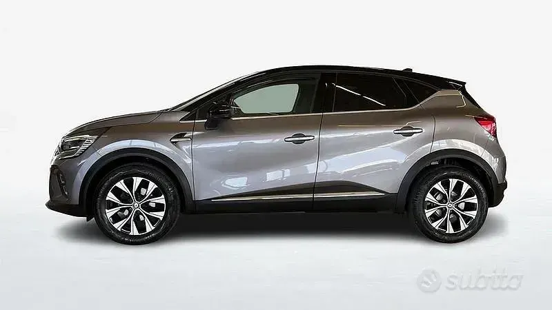 Usata Renault Captur Techno 101 CV (74 kW) 2023 Grigio scuro SUV