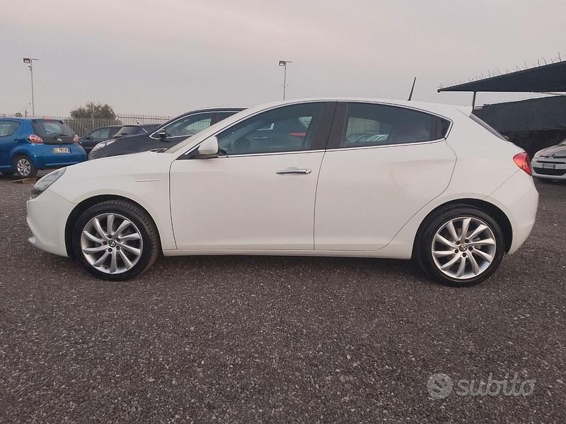 Usata Alfa Romeo Giulietta 105 CV (77 kW) 2015 Bianco Utilitaria