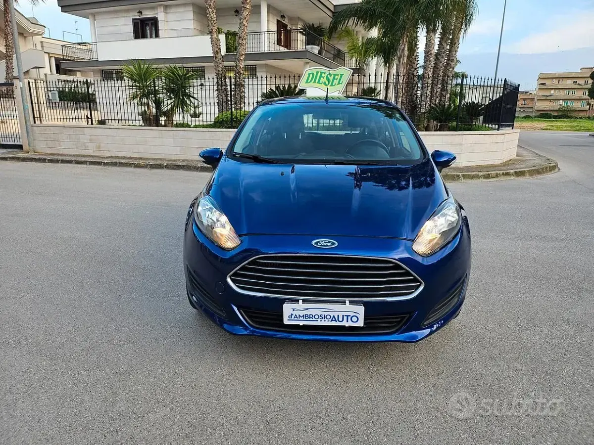 Usata Ford Fiesta Business Edition 75 CV (55 kW) 2015 Bluazzurro Utilitaria