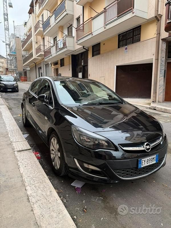 Usata Opel Astra Cosmo 110 CV (80 kW) 2015 Nero Berlina