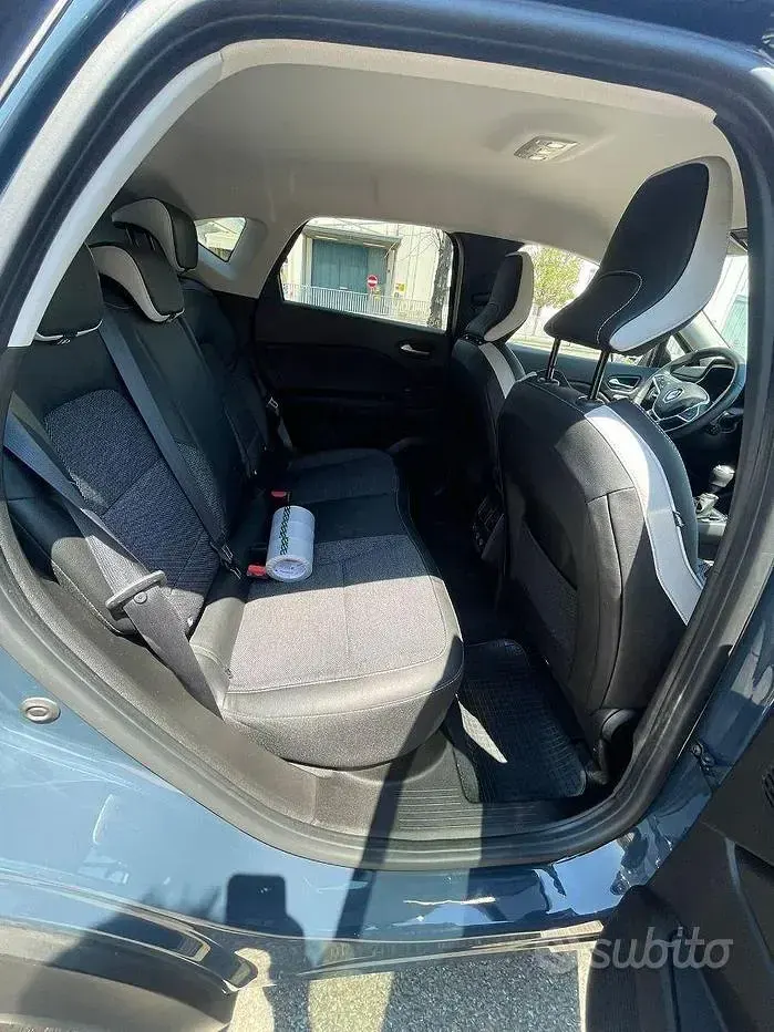 Usata Renault Captur 101 CV (74 kW) 2022 Bluazzurro SUV