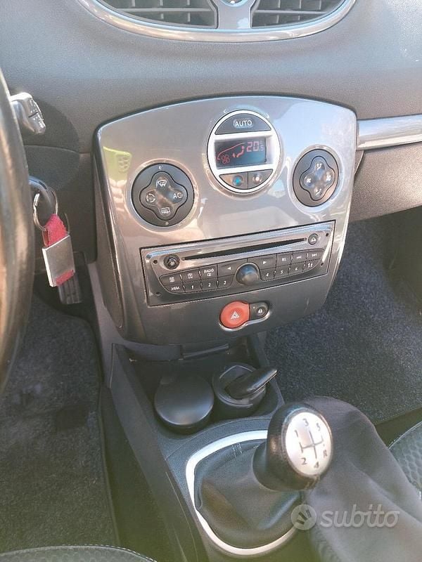 Usata Renault Clio III 75 CV (55 kW) 2009 Nero Berlina