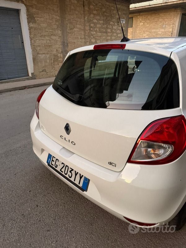 Usata Renault Clio III 75 CV (55 kW) 2011 Bianco Utilitaria