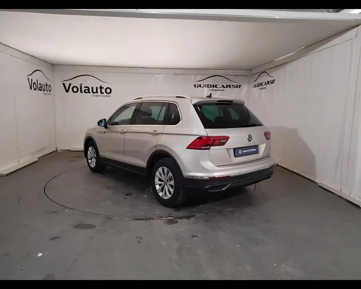 Usata VW Tiguan Life 131 CV (96 kW) 2023 Grigio SUV