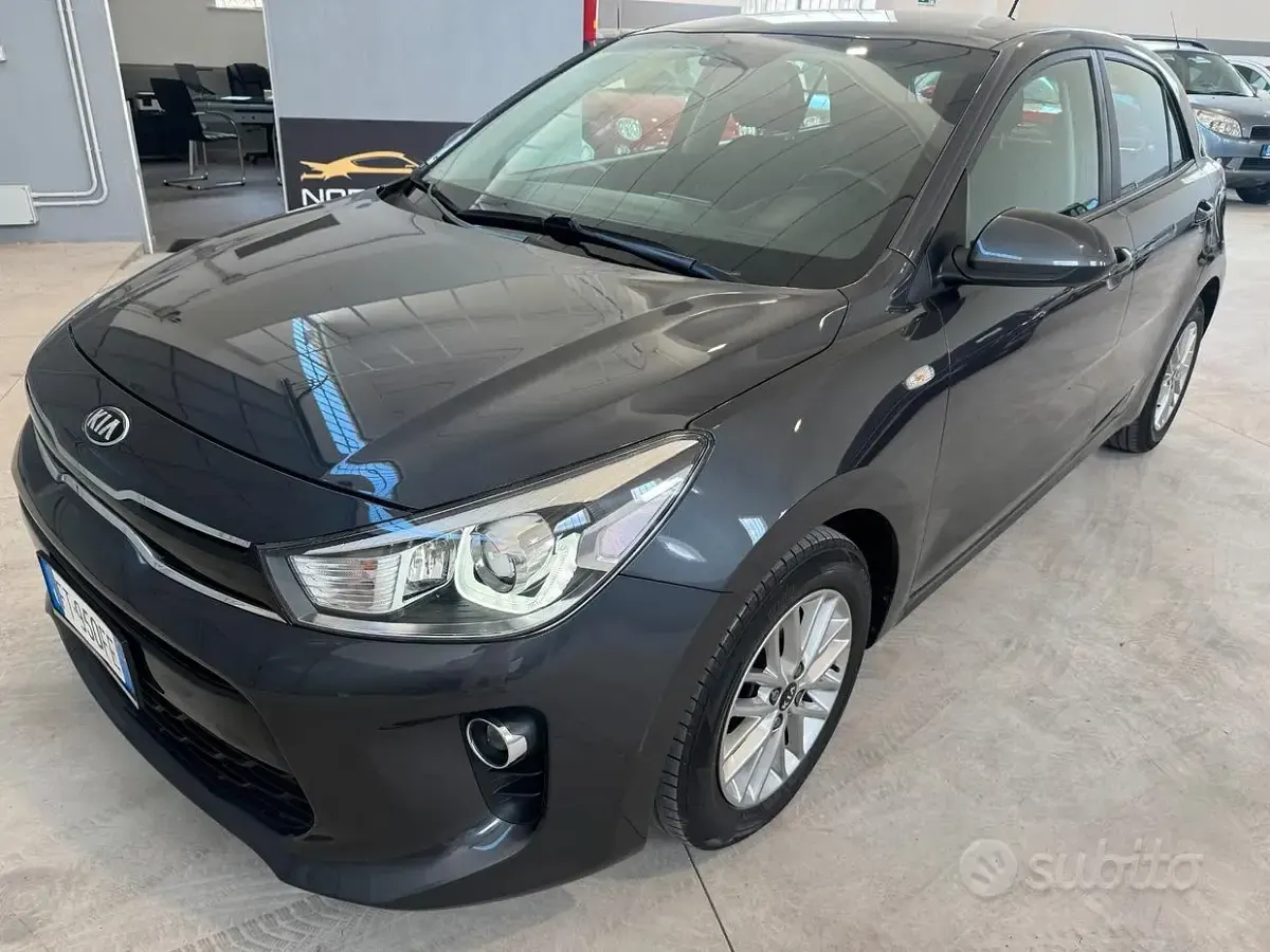 Usata Kia Rio 101 CV (74 kW) 2018 Grigio Berlina