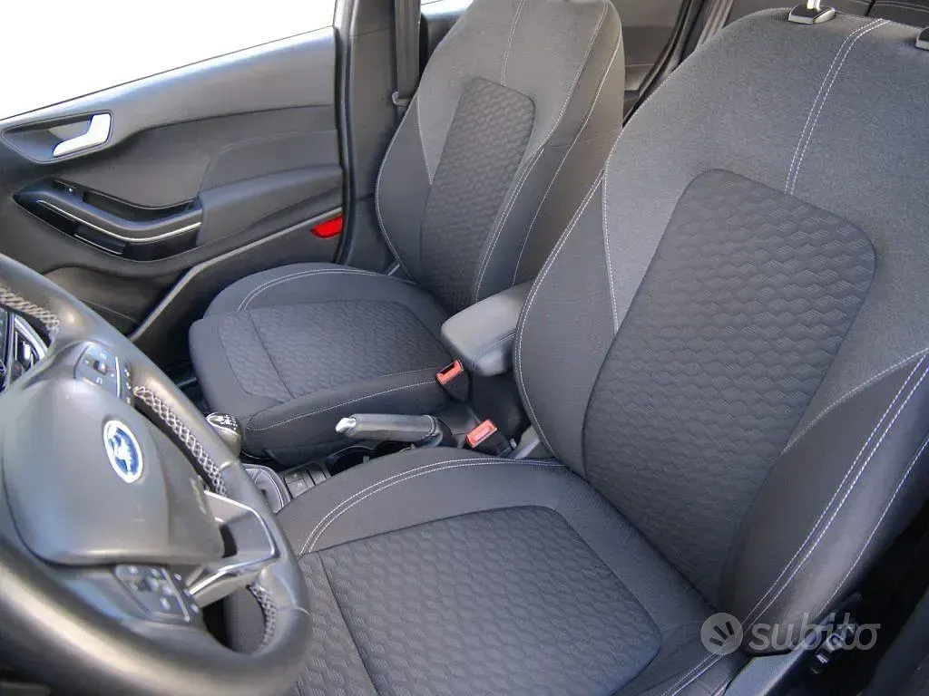 Usata Ford Fiesta Titanium 125 CV (91 kW) 2022 Grigio Utilitaria