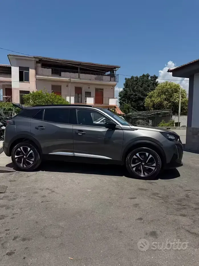 Usata Peugeot 2008 S 131 CV (96 kW) 2022 Grigio SUV