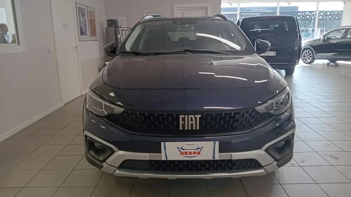 Usado Fiat Tipo Cross 99 CV (72 kW) 2022 Azul Berlina