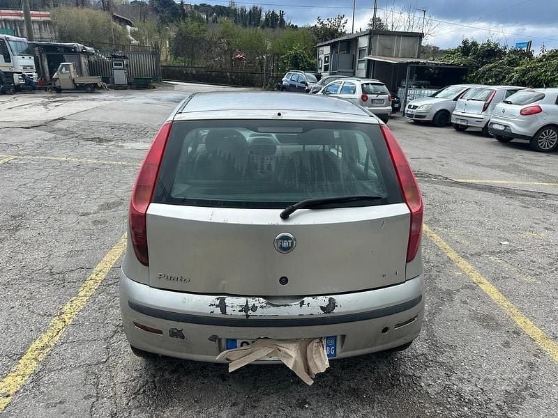 Usata Fiat Punto 70 CV (51 kW) 2004 Grigio Utilitaria
