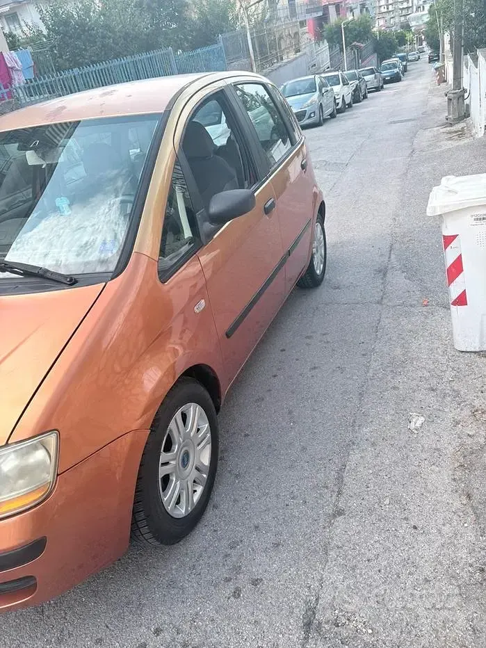Usata Fiat Idea 95 CV (69 kW) 2005 Arancione Monovolume