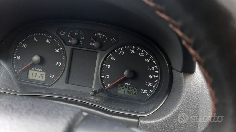 Usata 2006 VW Polo Due volumi | 2000 € (Buon prezzo) - Immagine 1/4