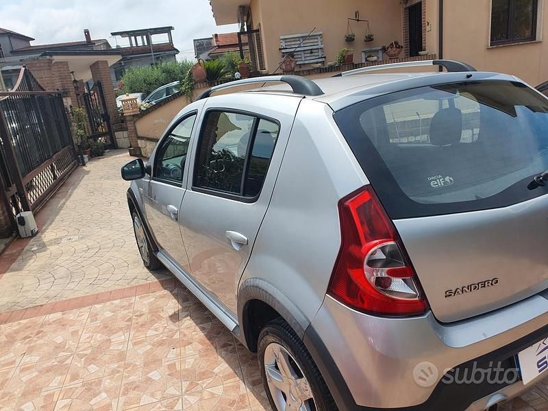 Usata Dacia Sandero Stepway 90 CV (66 kW) 2012 Argento Utilitaria