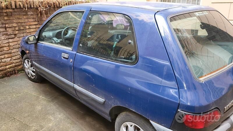 Usata Renault Clio II 58 CV (42 kW) 1998 Blu Utilitaria