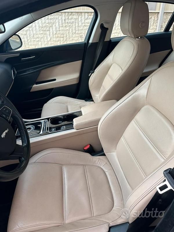 Occasion Jaguar XE 180 ch (132 kW) 2016 Bleue Berline