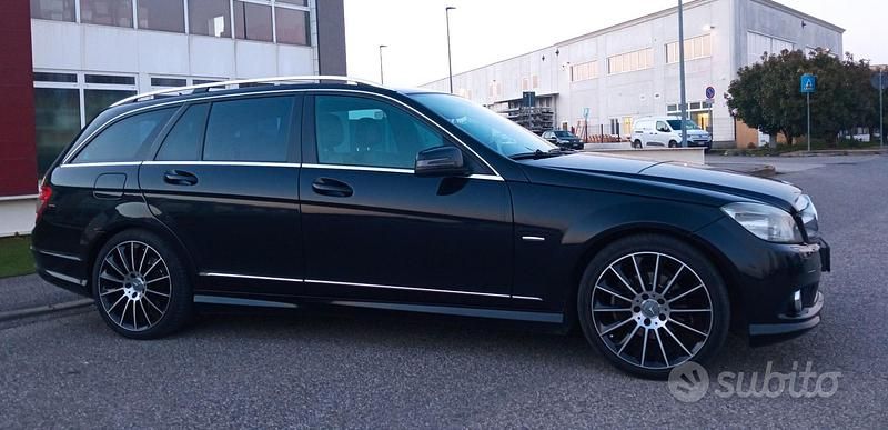 Usata Mercedes C220 AMG 170 CV (125 kW) 2009 Nero Station wagon