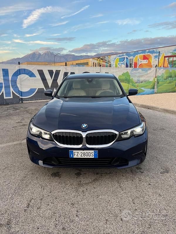Blu Usata 2019 BMW 320 Sport Line Tre volumi | 19.900 € (Buon prezzo) - Immagine 1/4