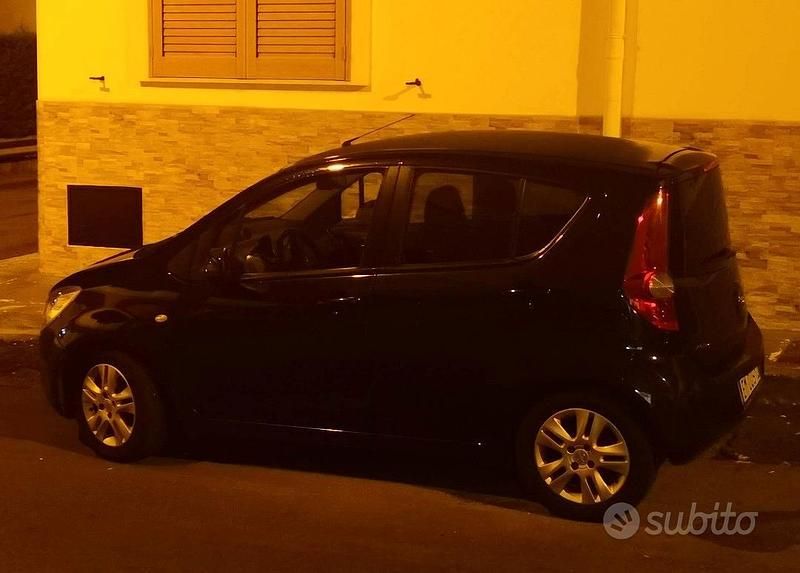 Usata Opel Agila 94 CV (69 kW) 2012 Nero Utilitaria