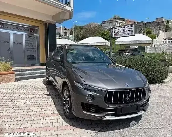 Usata Maserati Levante 275 CV (202 kW) 2017 Grigio SUV