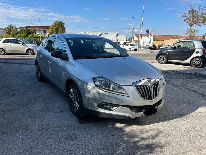Usata Lancia Delta Silver 120 CV (88 kW) 2012 Grigio Utilitaria