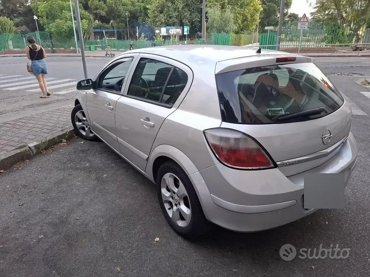 Usata Opel Astra 101 CV (74 kW) 2004 Grigio Berlina