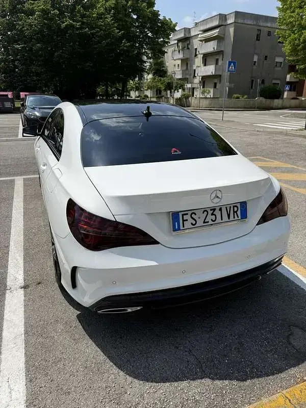 Usado Mercedes CLA200 Premium 136 CV (100 kW) 2018 Berlina