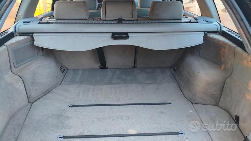 Begagnad BMW 320 2002 Svart Kombi