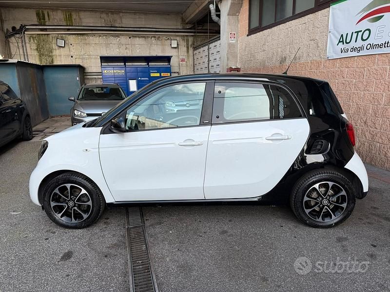 Usata Smart ForFour Prime 71 CV (52 kW) 2015 Bianco Utilitaria