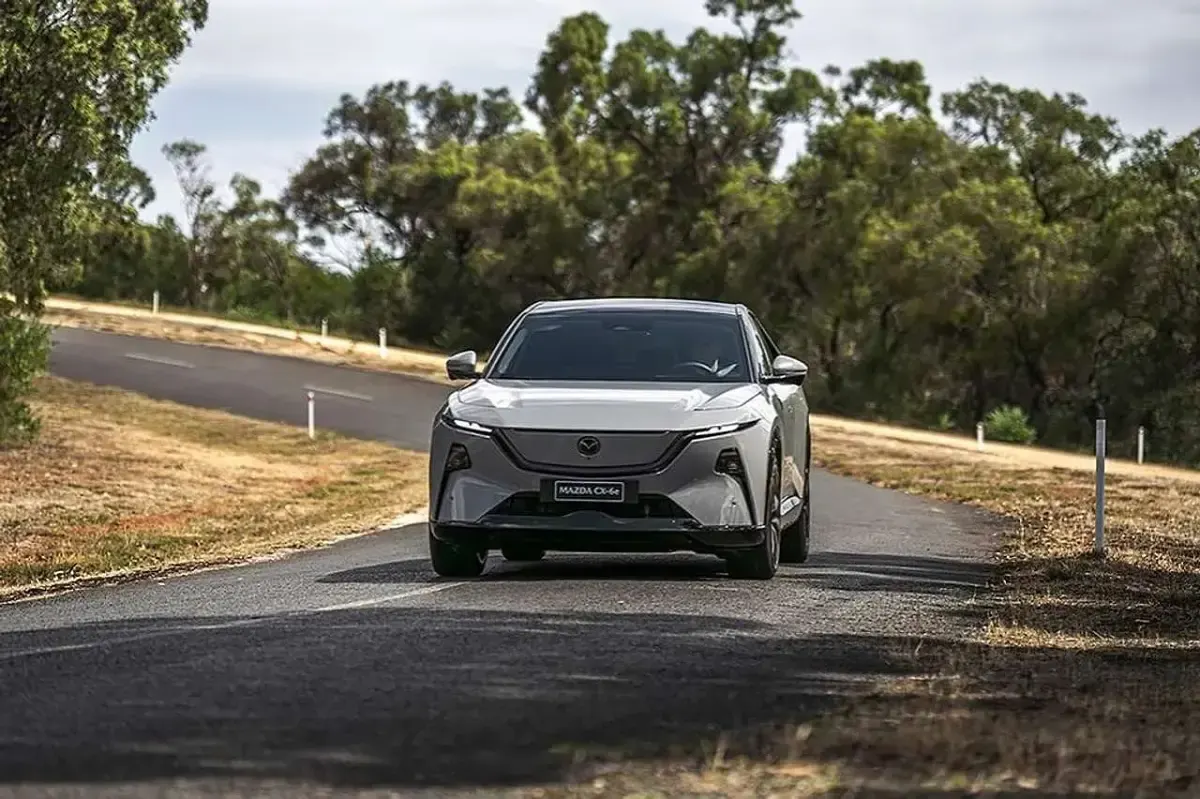 Nuova Mazda CX-6e Takumi-Line 189 kW (258 CV) 2026 Vari colori SUV