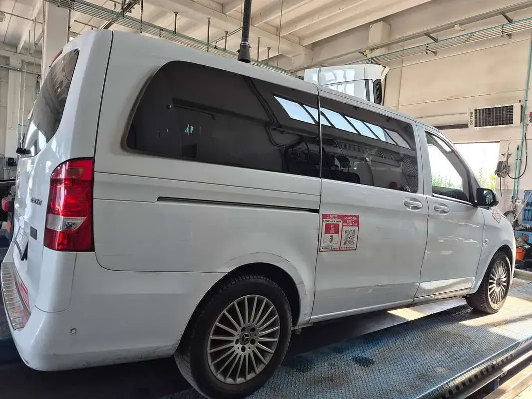 Usata Mercedes V220 Business 163 CV (119 kW) 2020 Bianco Monovolume