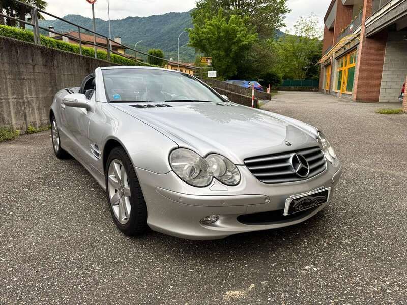 Usata Mercedes SL500 306 CV (225 kW) 2002 Argento Cabrio