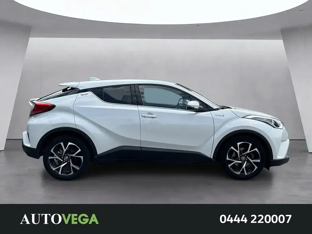 Usata Toyota C-HR Lounge 122 CV (89 kW) 2019 Vari colori pastello SUV