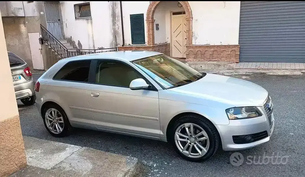 Usata Audi A3 Sportback Attraction 105 CV (77 kW) 2010 Grigio Utilitaria