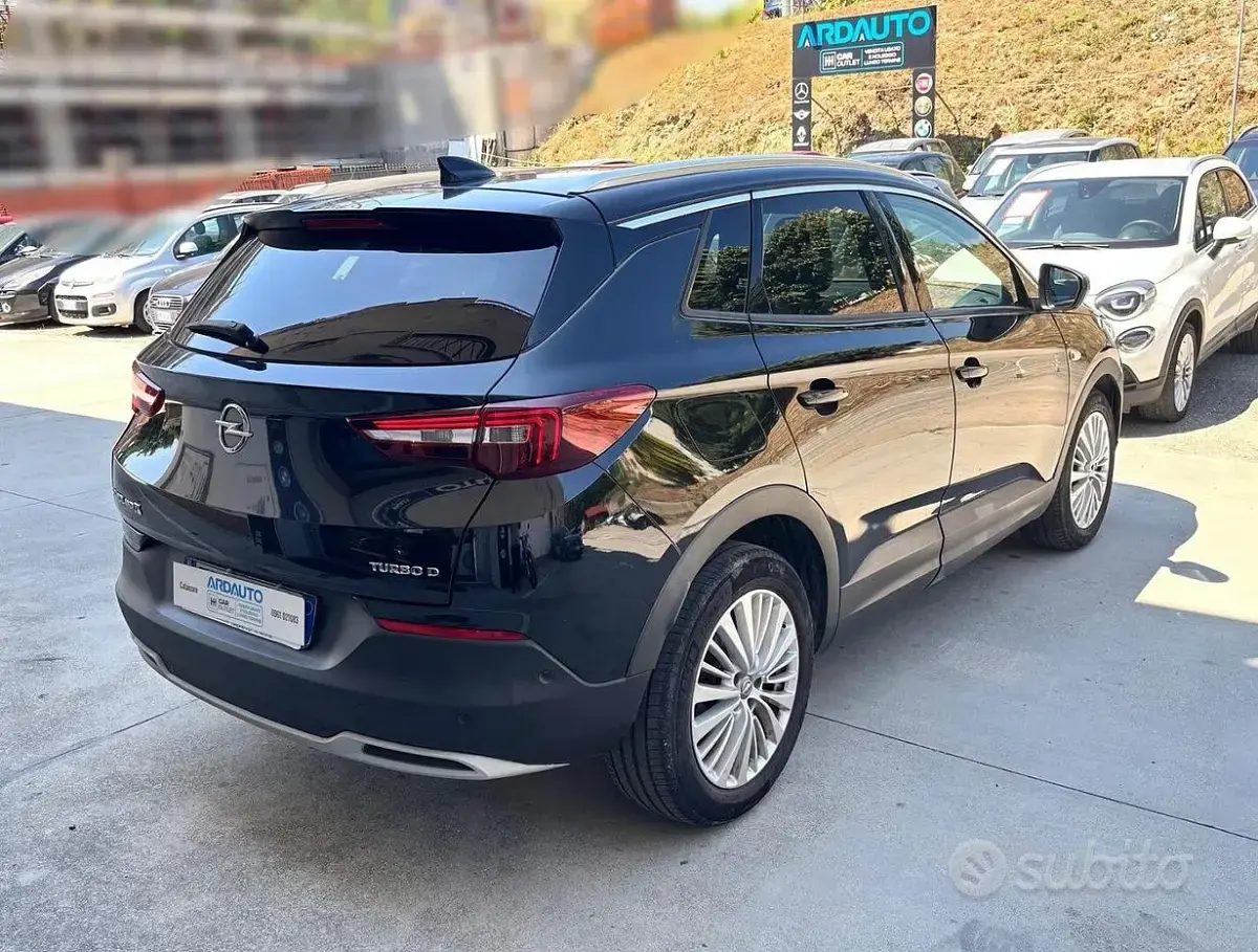 Usata Opel Grandland X Innovation 120 CV (88 kW) 2017 Nero SUV