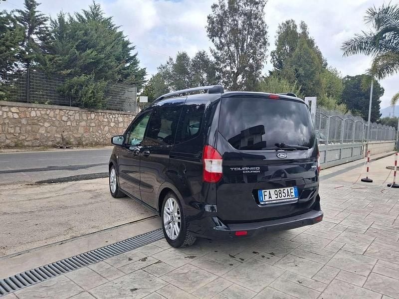 Usata Ford Courier 75 CV (55 kW) 2015 Nero Monovolume