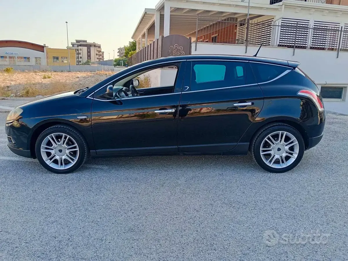 Usata Lancia Delta 120 CV (88 kW) 2010 Nero Utilitaria