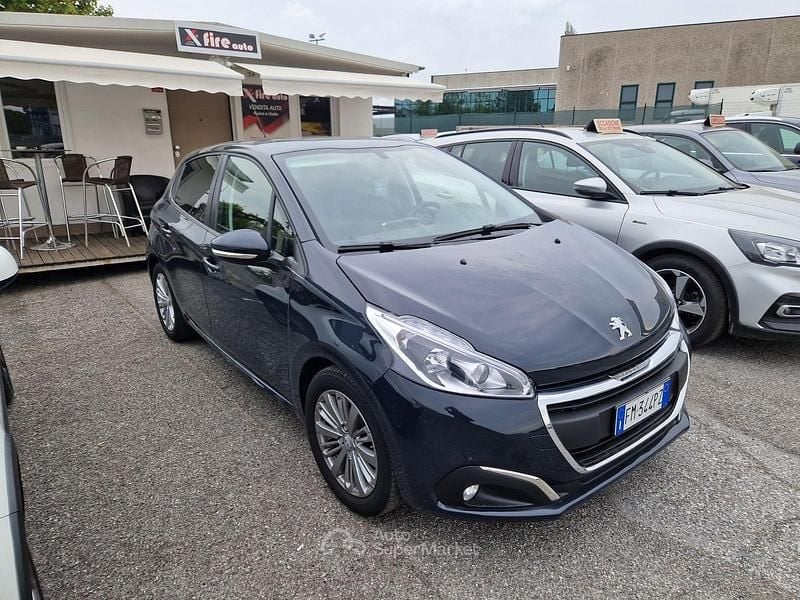 Gray Usata 2017 Peugeot 208 Active Due volumi | 8500 € (Buon prezzo) - Immagine 1/4