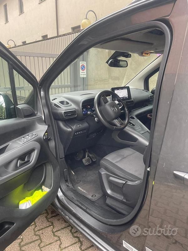 Gebraucht Toyota Proace Verso City 100 kW (136 PS) 2023 Grau Kombi
