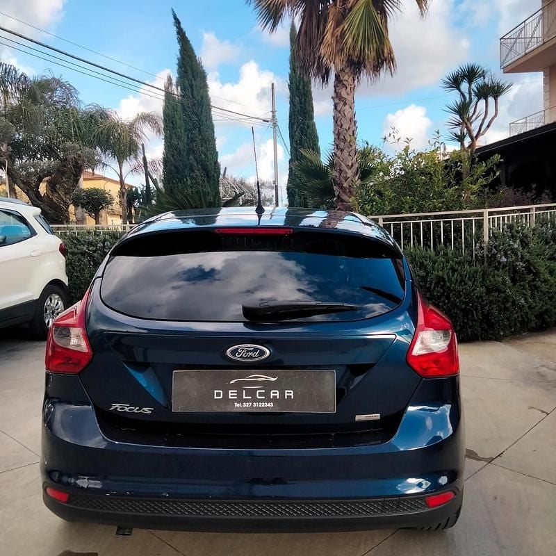 Usata Ford Focus Titanium 115 CV (84 kW) 2012 Blu Berlina