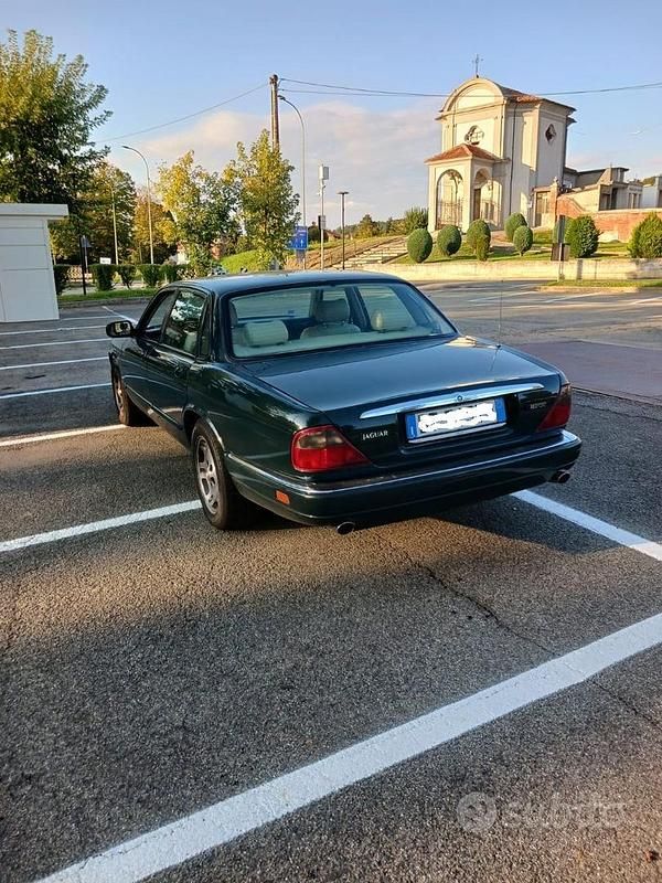 Usata Jaguar XJ 211 CV (155 kW) 1995 Verde Berlina