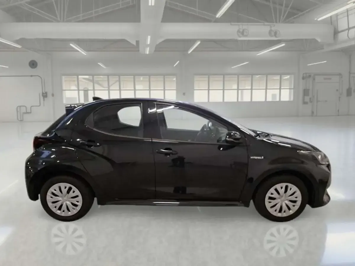 Usata Toyota Yaris Hybrid Business Edition 92 CV (67 kW) 2020 Nero Berlina