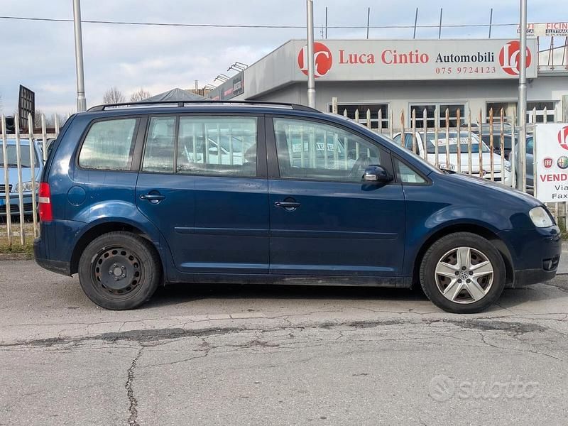Usata VW Touran Highline 101 CV (74 kW) 2003 Blu Monovolume