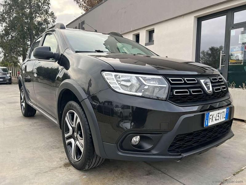 Usata Dacia Sandero Stepway 90 CV (66 kW) 2017 Nero Berlina