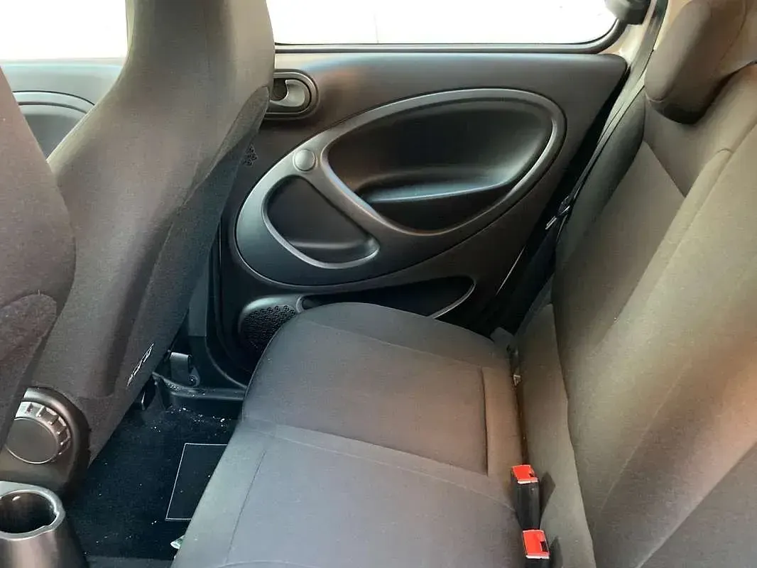 Usata Smart ForFour 71 CV (52 kW) 2015 Bianco Utilitaria