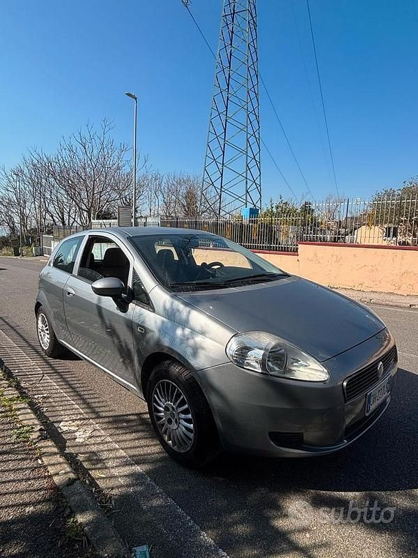 Usata Fiat Grande Punto 75 CV (55 kW) 2007 Grigio Utilitaria